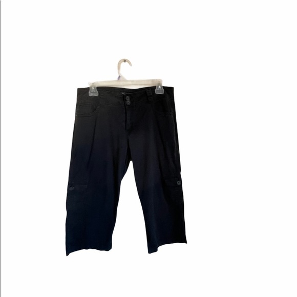 Baccini Black Capris - Picture 8 of 11